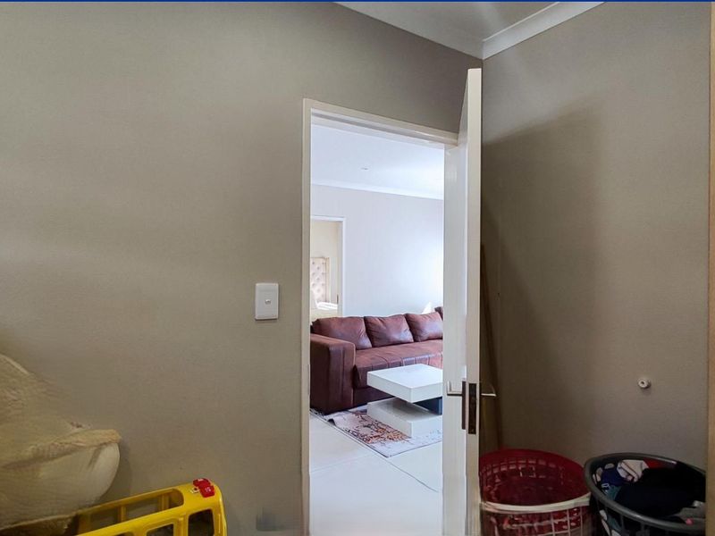 FOR SALE: SIMPLEX IN A SECURITY COMPLEX IN ALBERTSDAL: R910 000 - Photo 5