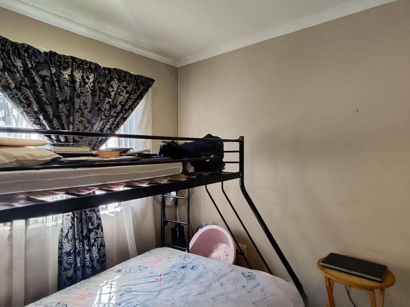 FOR SALE: SIMPLEX IN A SECURITY COMPLEX IN ALBERTSDAL: R910 000 - Photo 9