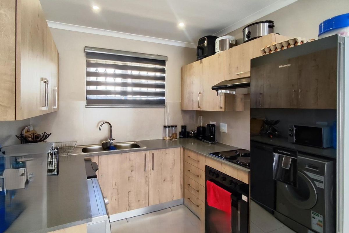 FOR SALE: SIMPLEX IN A SECURITY COMPLEX IN ALBERTSDAL: R910 000 - Photo 3