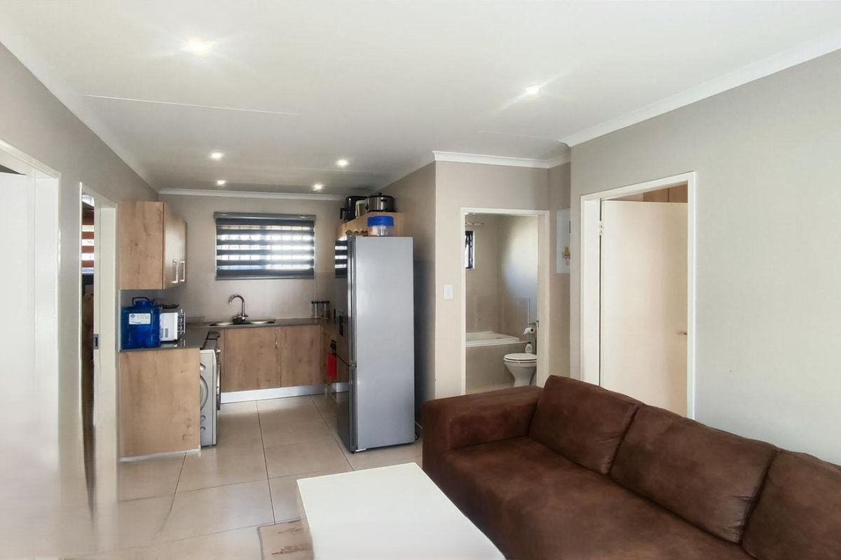 FOR SALE: SIMPLEX IN A SECURITY COMPLEX IN ALBERTSDAL: R910 000 - Photo 4