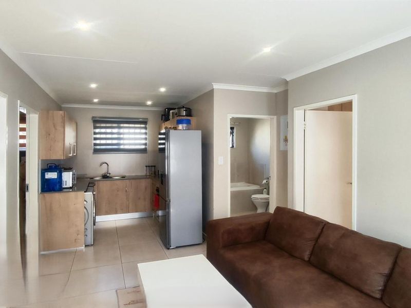 FOR SALE: SIMPLEX IN A SECURITY COMPLEX IN ALBERTSDAL: R910 000 - Photo 4