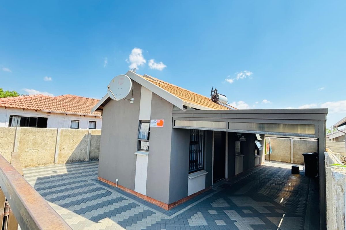 Stunning 3 bedroom house for sale in Sky City , located in Alberton South.  - Photo 4