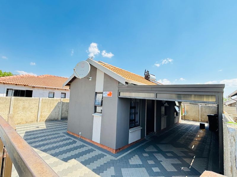 Stunning 3 bedroom house for sale in Sky City , located in Alberton South.  - Photo 4