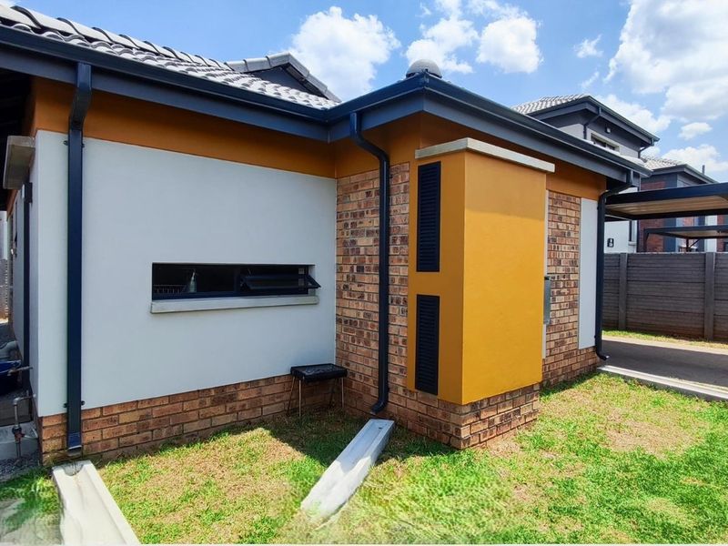 A GEM AWAITING YOU IN ALBERTSDAL - Photo 2