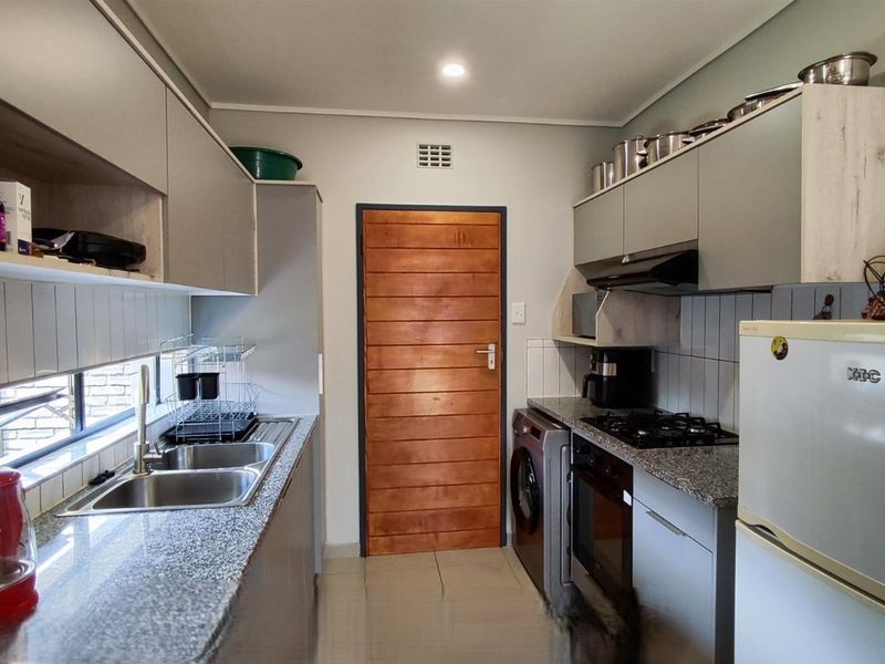 A GEM AWAITING YOU IN ALBERTSDAL - Photo 6