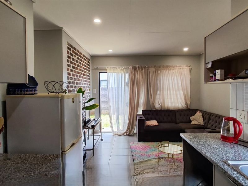 A GEM AWAITING YOU IN ALBERTSDAL - Photo 5