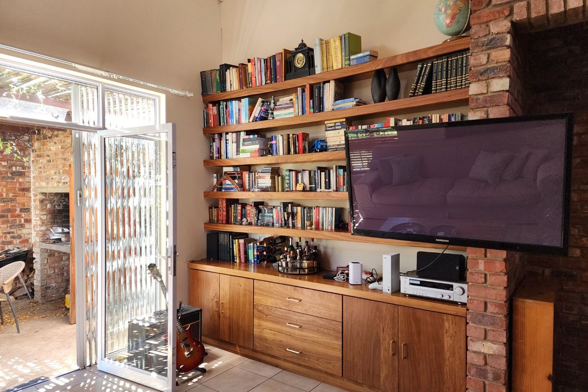 3 BEDROOM TOWNHOUSE IN LA HOFF - Photo 2