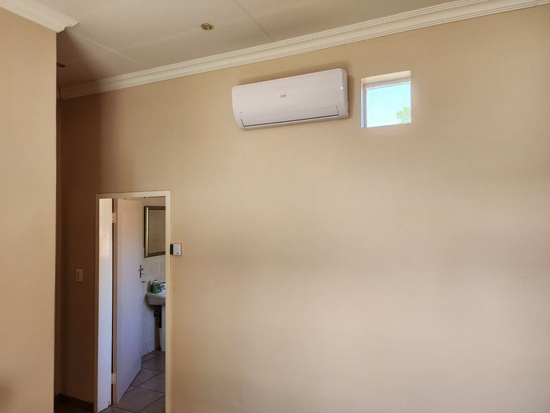 3 BEDROOM TOWNHOUSE IN LA HOFF - Photo 10