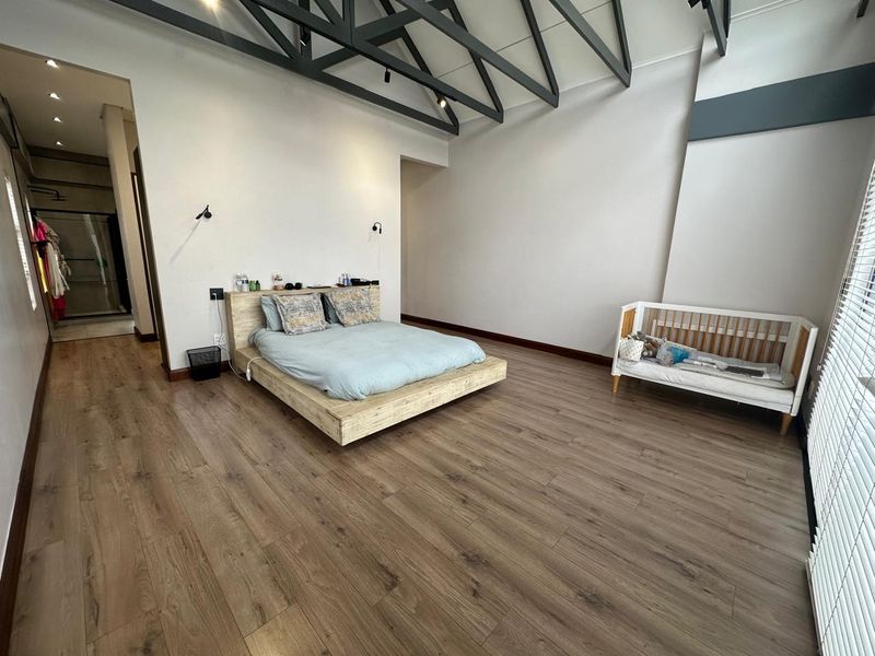 LUXURIOUS FAMILY LIVING IN A PRIME MIDSTREAM LOCATION - Photo 8