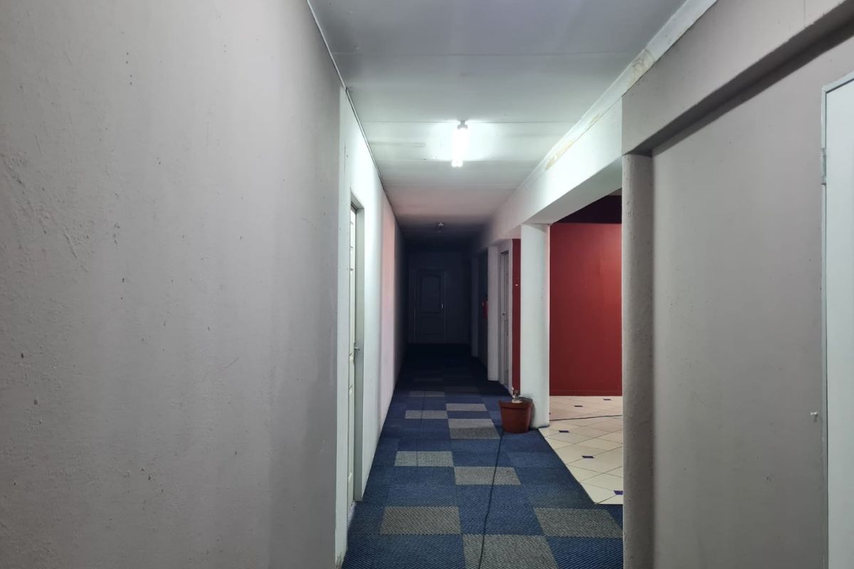 180 SQM Office at a Bargain Price - Photo 4
