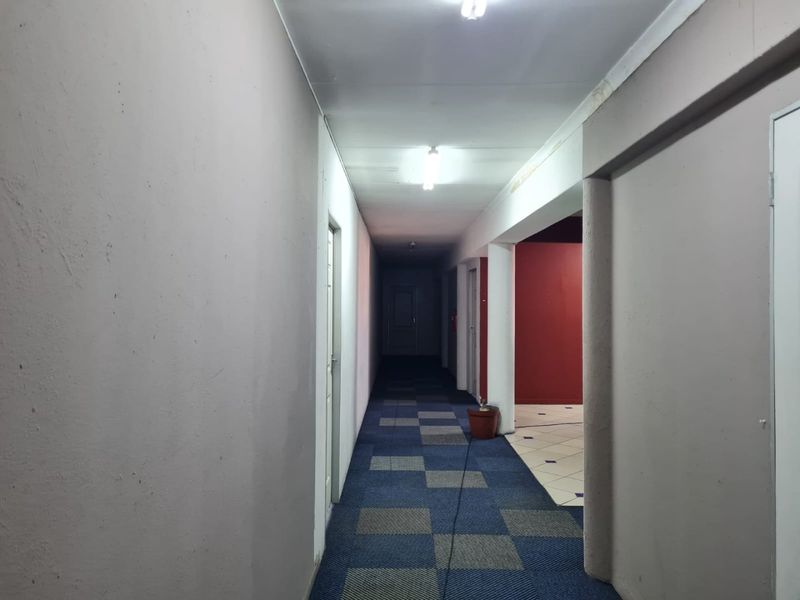 180 SQM Office at a Bargain Price - Photo 4