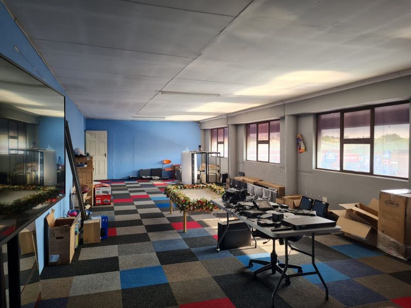 180 SQM Office at a Bargain Price - Photo 5