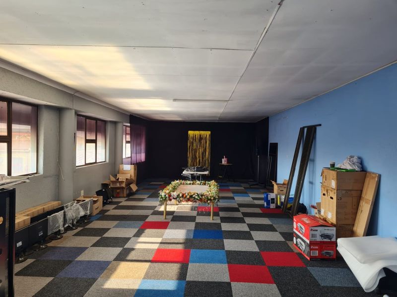 180 SQM Office at a Bargain Price - Photo 6