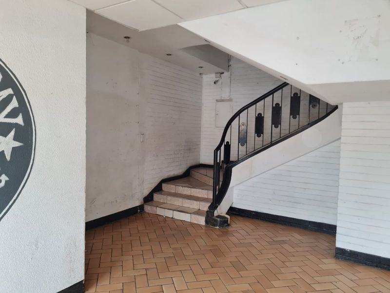 180 SQM Office at a Bargain Price - Photo 2