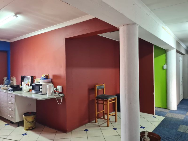 180 SQM Office at a Bargain Price - Photo 7