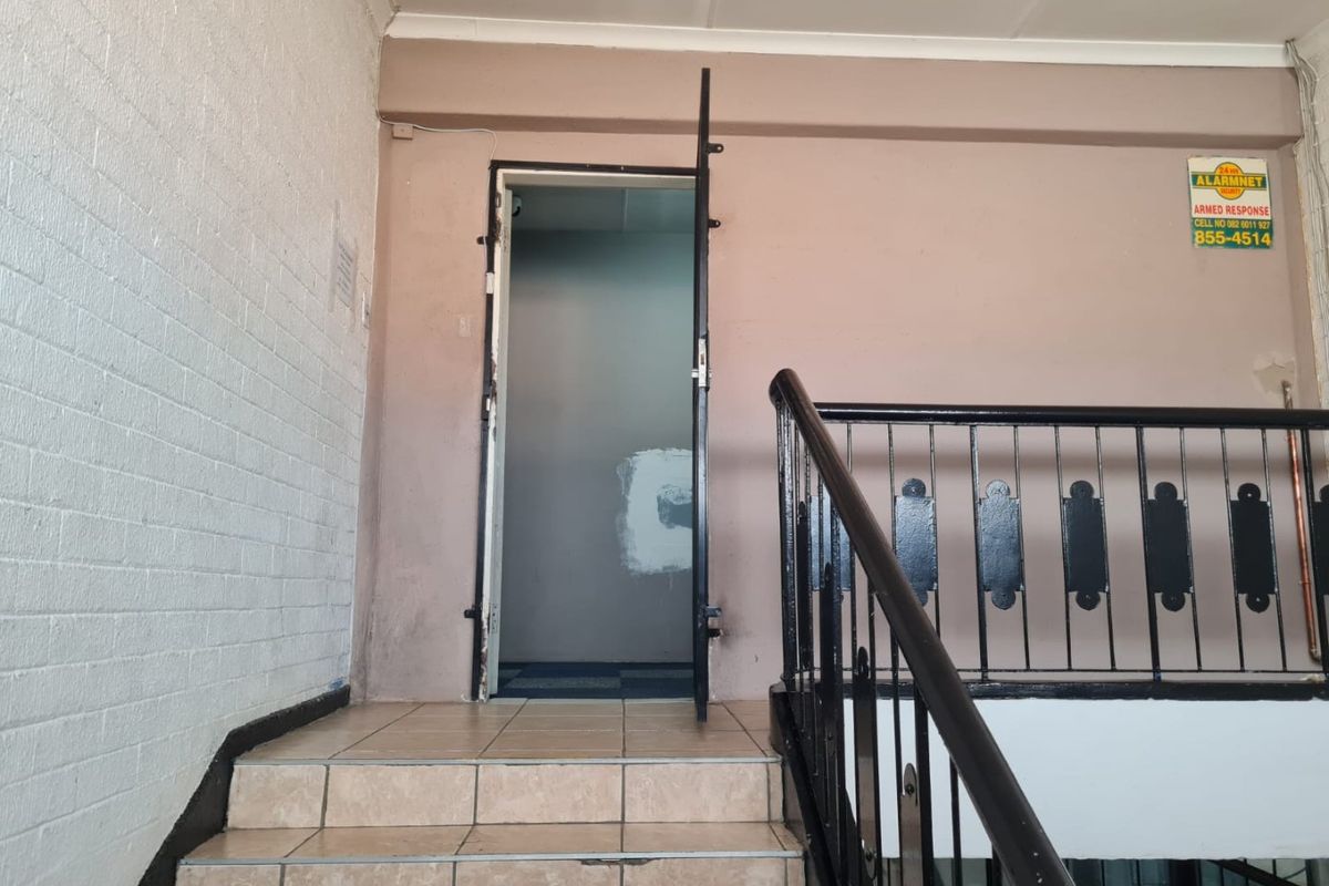 180 SQM Office at a Bargain Price - Photo 3