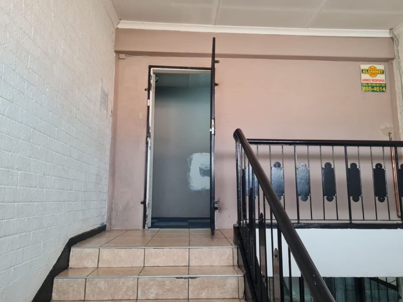 180 SQM Office at a Bargain Price - Photo 3