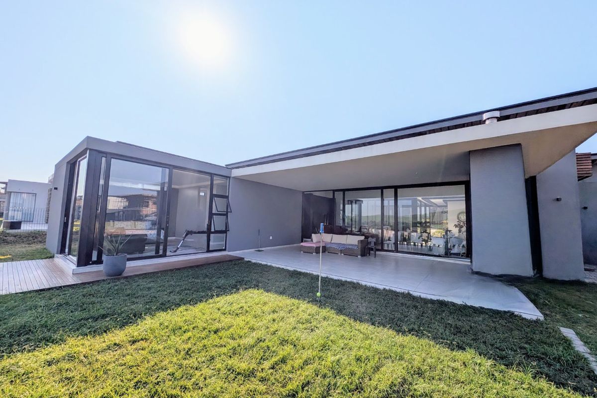 Gold Coast, Sibaya -  Stepless Home - 4 Bedrooms,4 Bathrooms home with a seperate Ensuite Staff Room / Teen Pad - Priced to sell - Photo 5