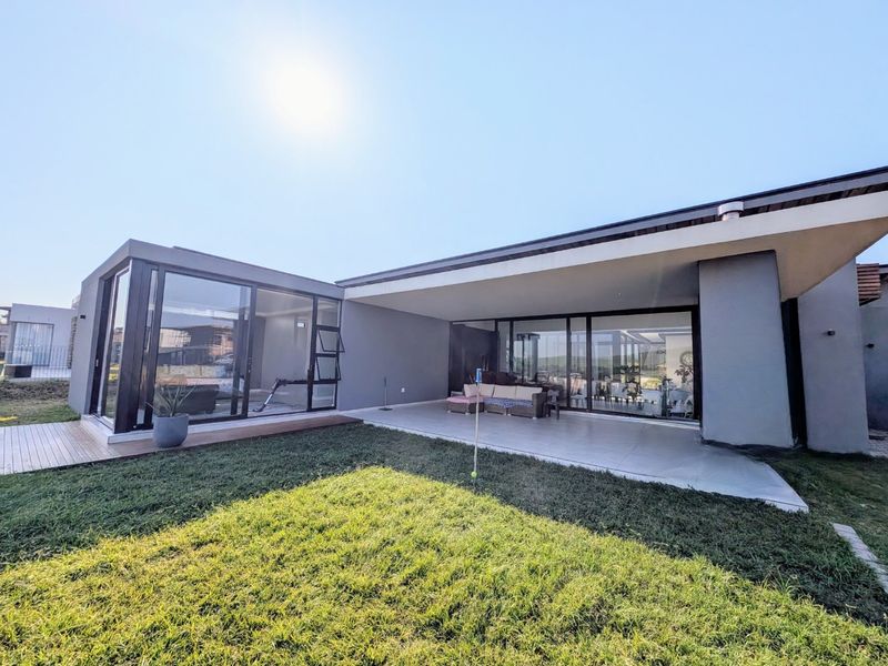 Gold Coast, Sibaya -  Stepless Home - 4 Bedrooms,4 Bathrooms home with a seperate Ensuite Staff Room / Teen Pad - Priced to sell - Photo 5