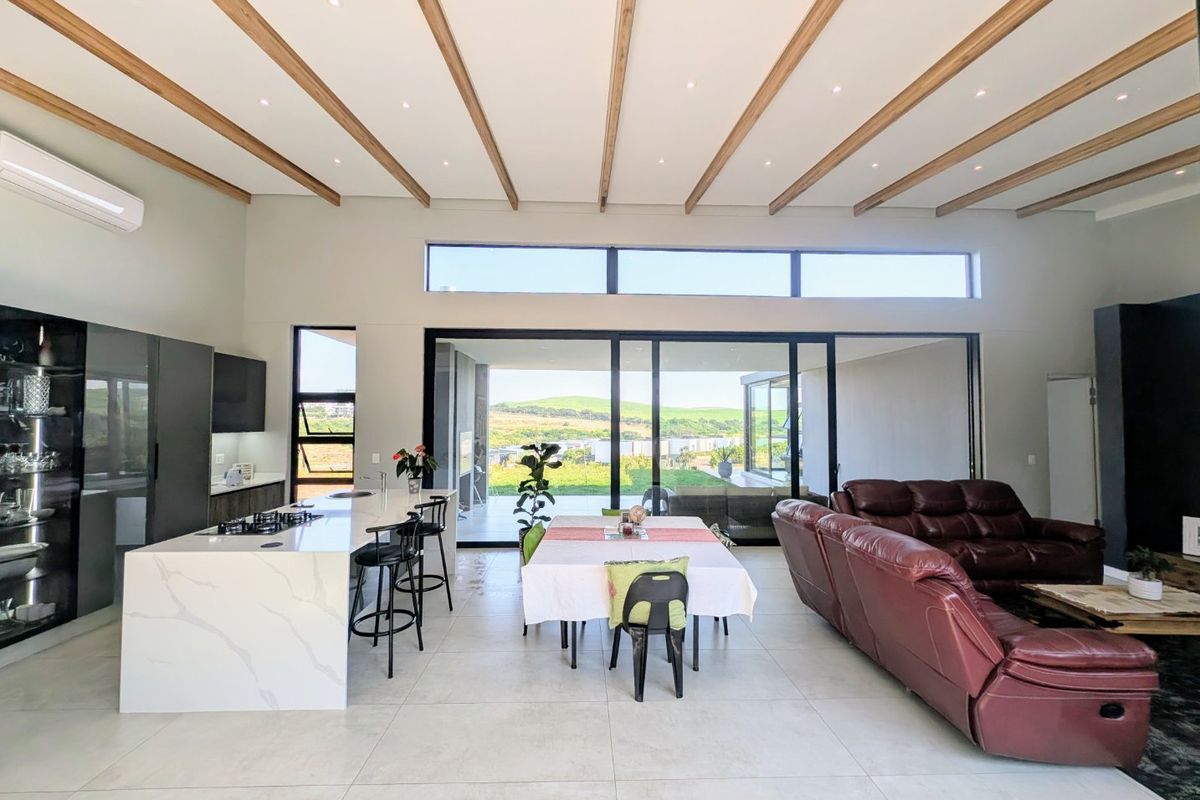 Gold Coast, Sibaya -  Stepless Home - 4 Bedrooms,4 Bathrooms home with a seperate Ensuite Staff Room / Teen Pad - Priced to sell - Photo 4