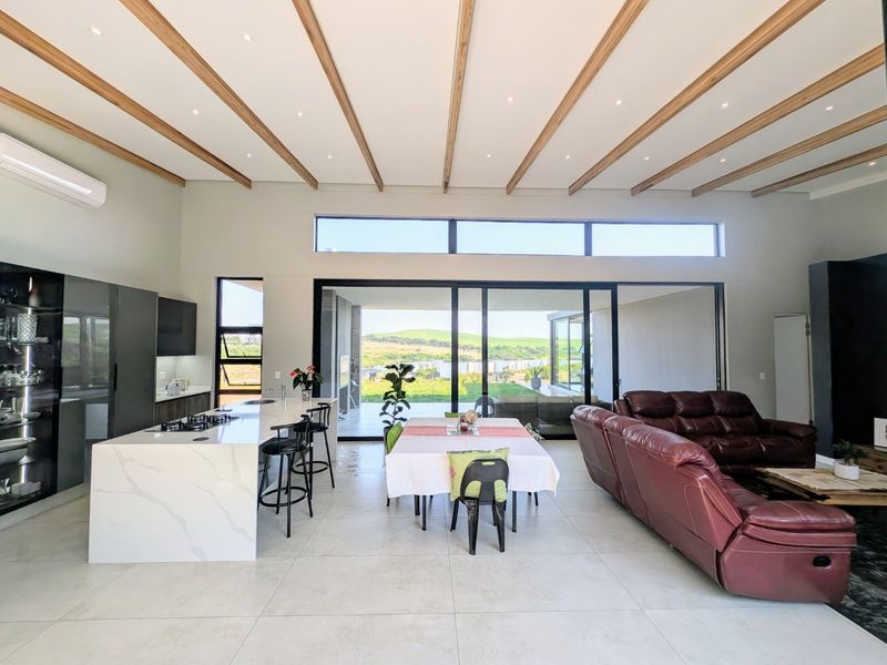 Gold Coast, Sibaya -  Stepless Home - 4 Bedrooms,4 Bathrooms home with a seperate Ensuite Staff Room / Teen Pad - Priced to sell - Photo 4