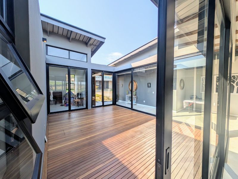 Gold Coast, Sibaya -  Stepless Home - 4 Bedrooms,4 Bathrooms home with a seperate Ensuite Staff Room / Teen Pad - Priced to sell - Photo 6