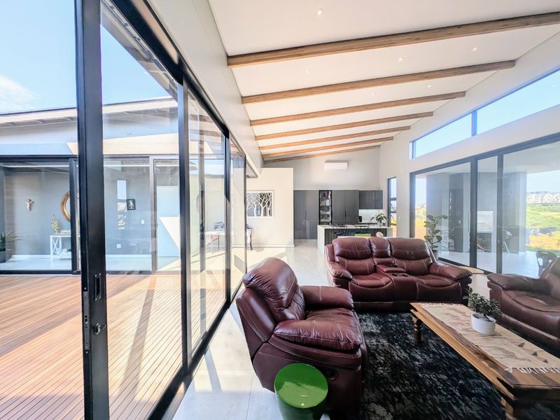 Gold Coast, Sibaya -  Stepless Home - 4 Bedrooms,4 Bathrooms home with a seperate Ensuite Staff Room / Teen Pad - Priced to sell - Photo 7
