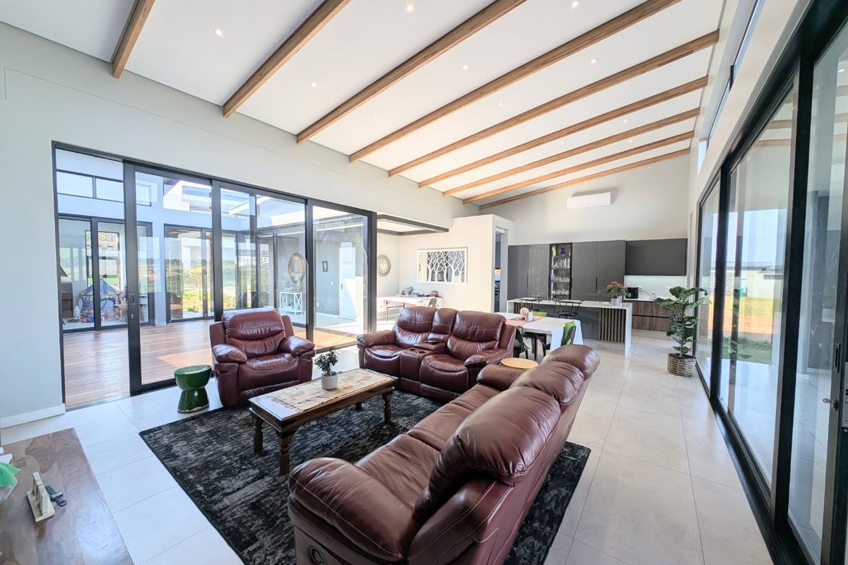 Gold Coast, Sibaya -  Stepless Home - 4 Bedrooms,4 Bathrooms home with a seperate Ensuite Staff Room / Teen Pad - Priced to sell - Photo 2