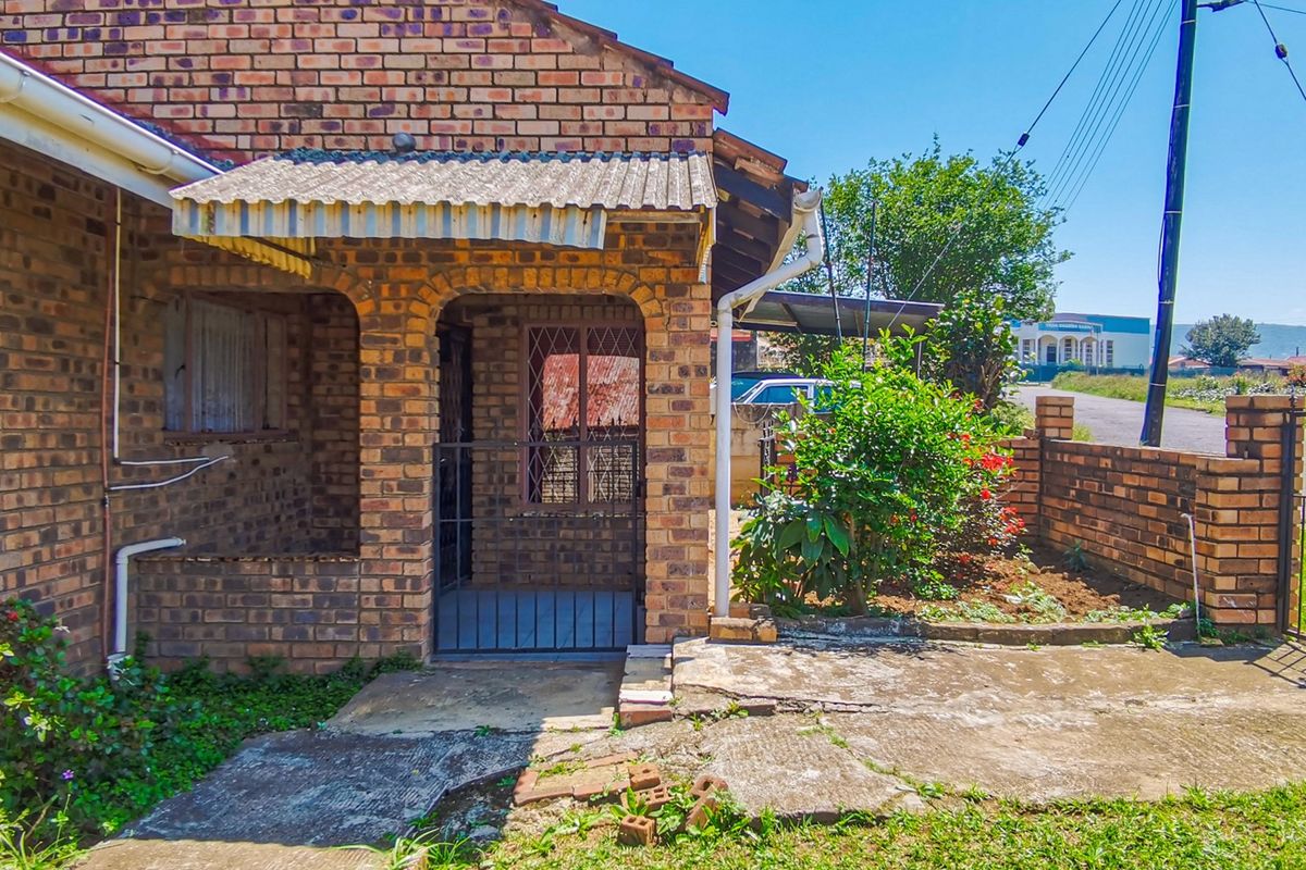 Quaint 3-Bedroom Home with Income Potential – Close to School and Transport - Photo 3