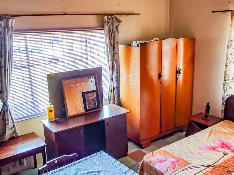 Quaint 3-Bedroom Home with Income Potential – Close to School and Transport - Photo 10