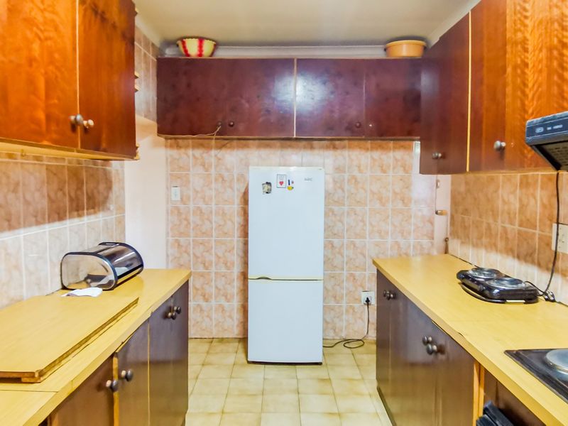 Quaint 3-Bedroom Home with Income Potential – Close to School and Transport - Photo 6