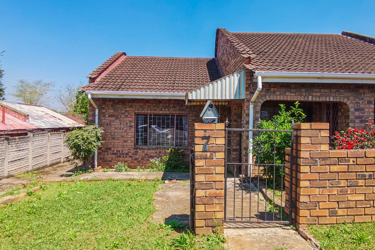 Quaint 3-Bedroom Home with Income Potential – Close to School and Transport - Photo 2