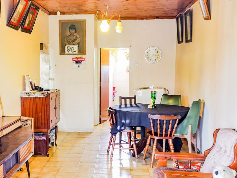 Quaint 3-Bedroom Home with Income Potential – Close to School and Transport - Photo 4