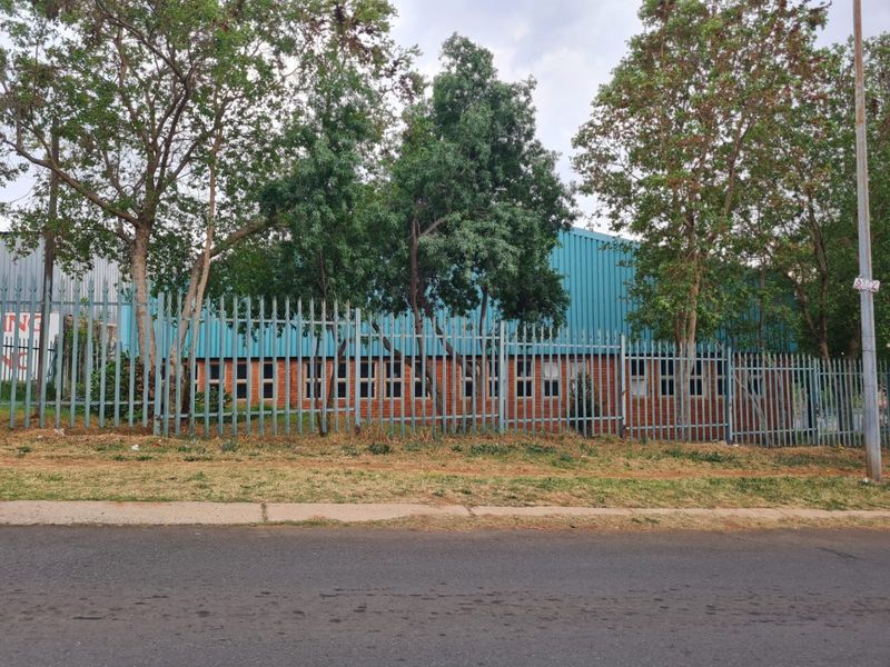 Well Priced Commercial Warehouses in a Business Park - Photo 4