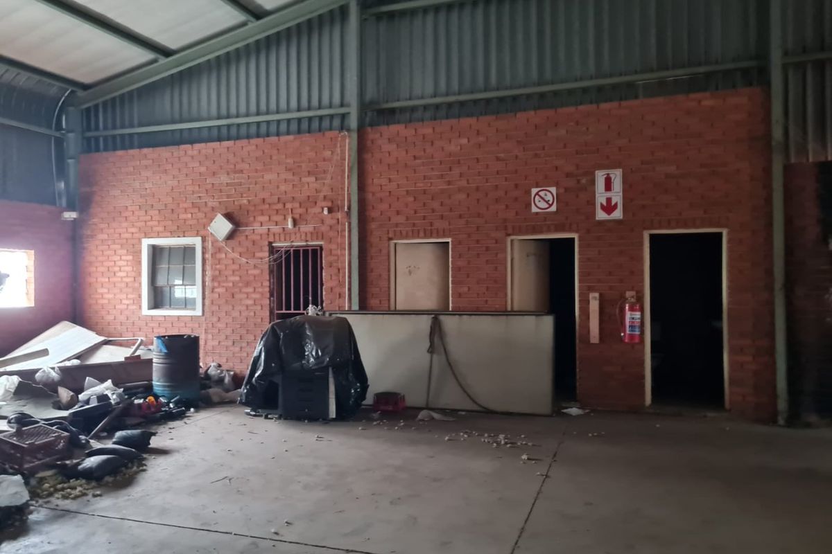 Well Priced Commercial Warehouses in a Business Park - Photo 4