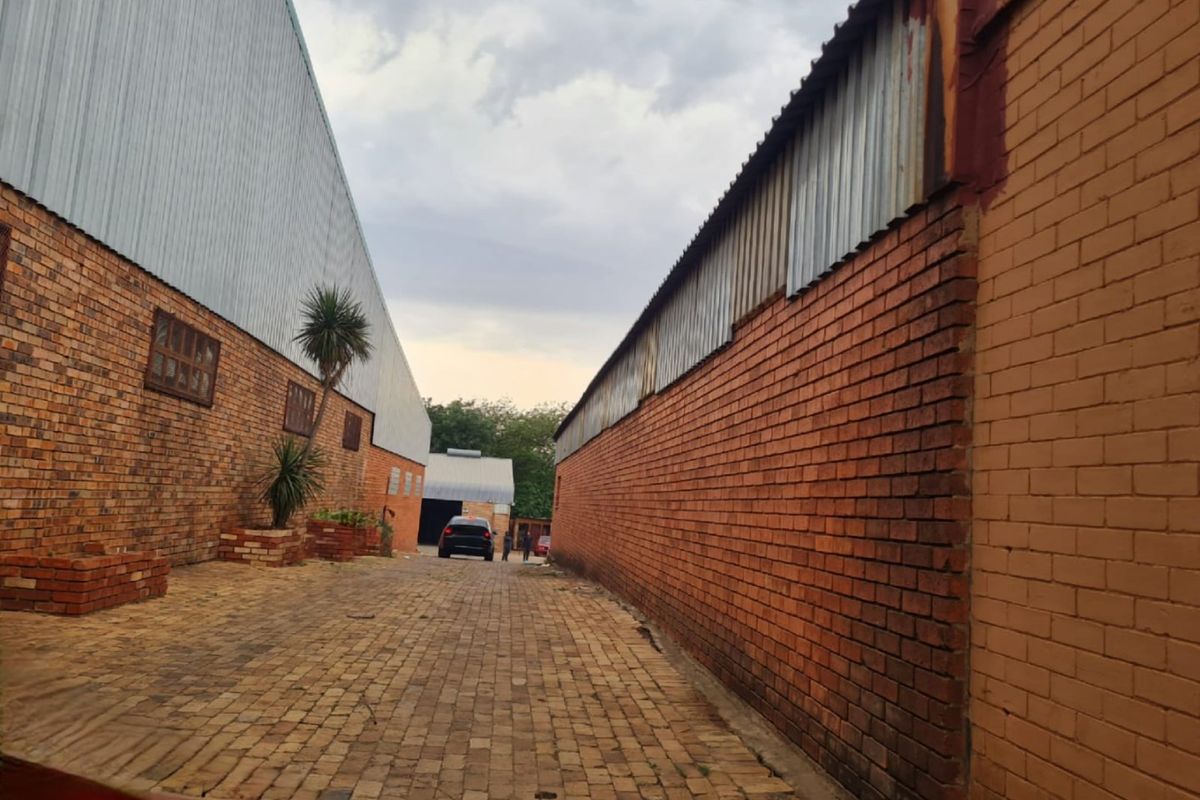 Well Priced Commercial Warehouses in a Business Park - Photo 3