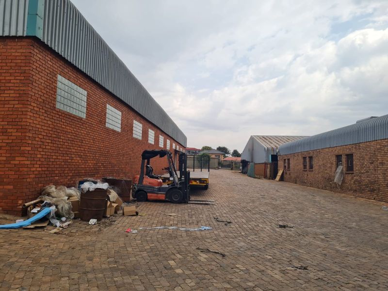 Well Priced Commercial Warehouses in a Business Park - Photo 4