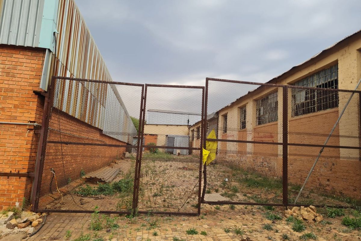 Well Priced Commercial Warehouses in a Business Park - Photo 2