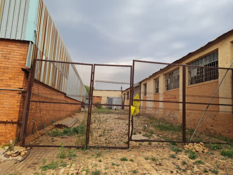 Well Priced Commercial Warehouses in a Business Park - Photo 2