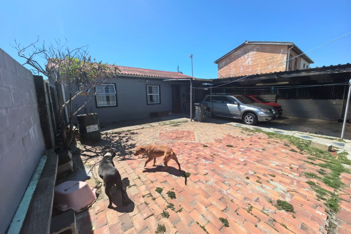 Three bedroom Freestanding home for Sale in Seawinds - Photo 2