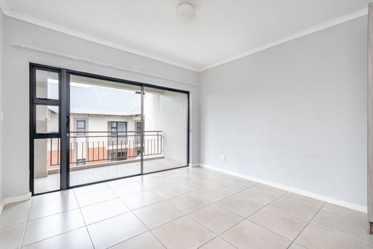 Modern 2-Bedroom Starter Home – Comfortable & Convenient - Photo 2