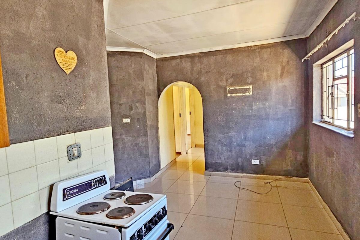 Beautiful 2-Bedroom Family Home in Prime Tembisa Location - Photo 2