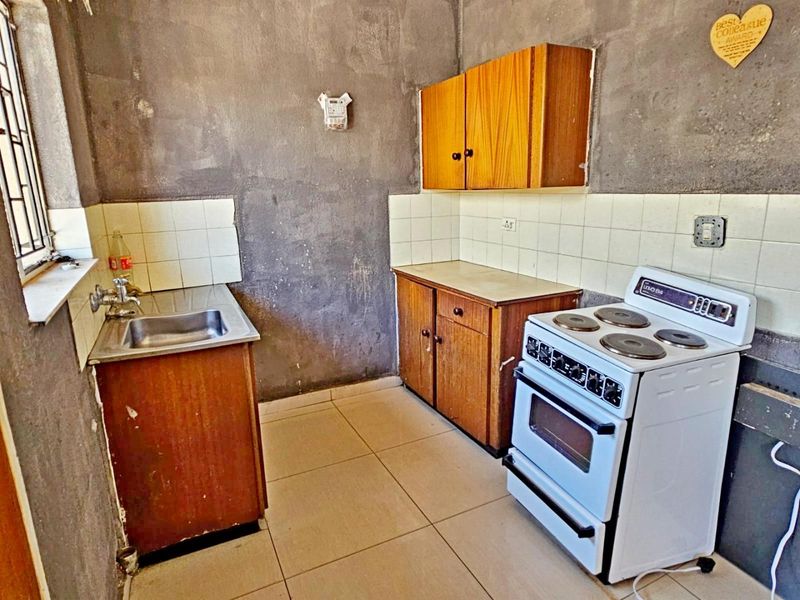 Beautiful 2-Bedroom Family Home in Prime Tembisa Location - Photo 3