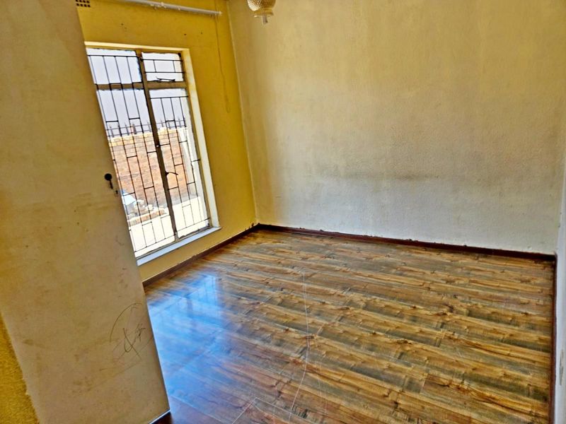 Beautiful 2-Bedroom Family Home in Prime Tembisa Location - Photo 10