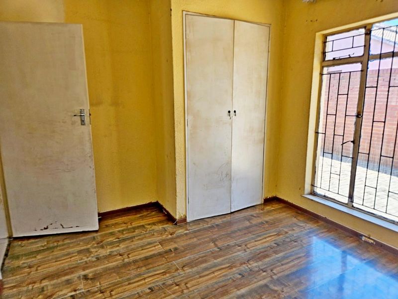 Beautiful 2-Bedroom Family Home in Prime Tembisa Location - Photo 8