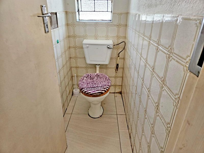 Beautiful 2-Bedroom Family Home in Prime Tembisa Location - Photo 7