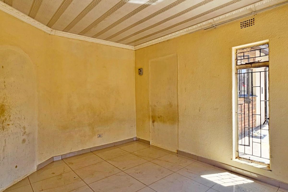 Beautiful 2-Bedroom Family Home in Prime Tembisa Location - Photo 4