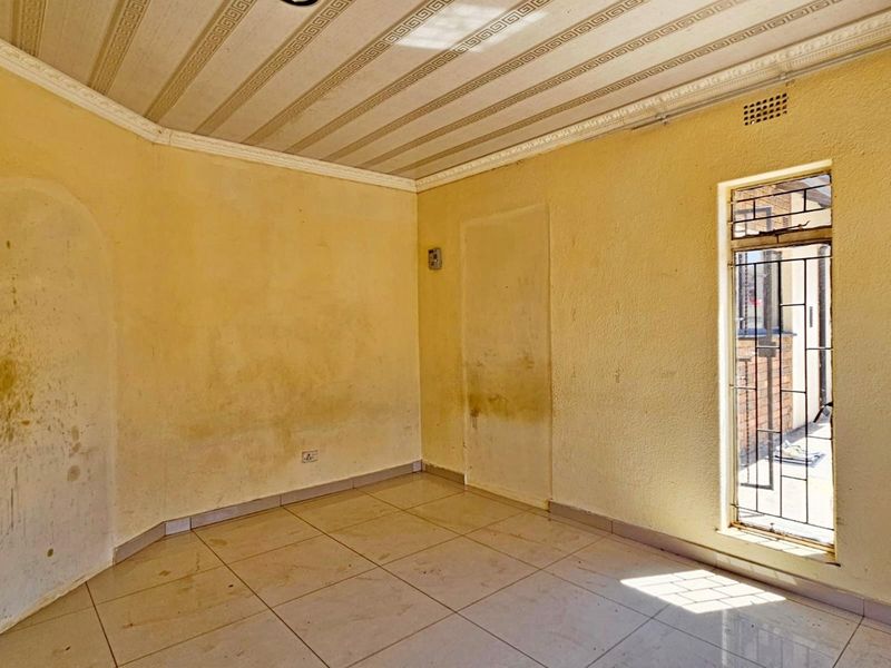 Beautiful 2-Bedroom Family Home in Prime Tembisa Location - Photo 4