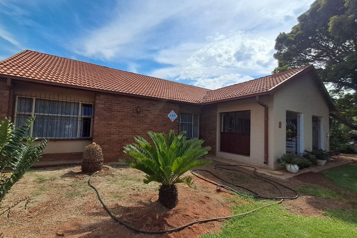 6 Bedroom House For Sale In Stilfontein. - Photo 2