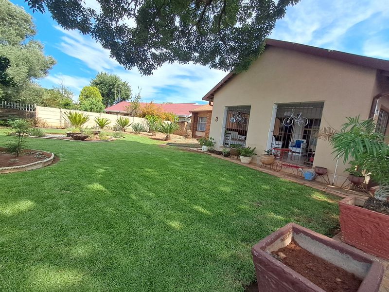 6 Bedroom House For Sale In Stilfontein. - Photo 7